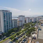 Stylish Algarve With Spacious Terrace & Sea Views Apartamento