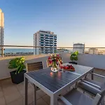 Stylish Algarve With Spacious Terrace & Sea Views Apartamento