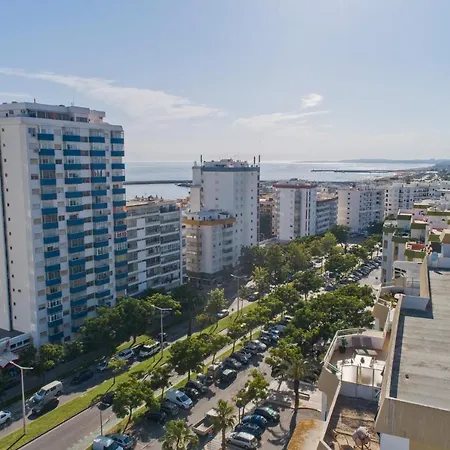 Stylish Algarve With Spacious Terrace & Sea Views Apartament