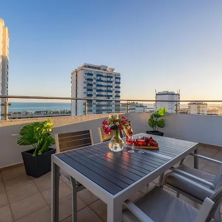 Stylish Algarve With Spacious Terrace & Sea Views Apartament
