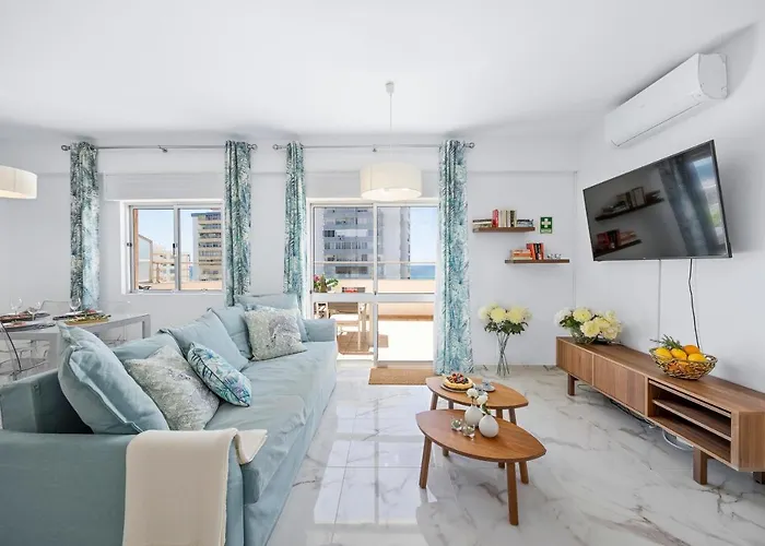 Stylish Algarve With Spacious Terrace & Sea Views Apartment Quarteira
