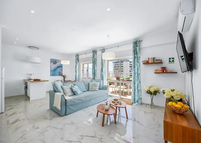 Apartment Stylish Algarve With Spacious Terrace & Sea Views Quarteira