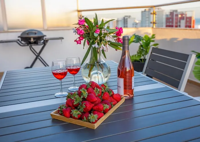 Apartment Stylish Algarve With Spacious Terrace & Sea Views Quarteira