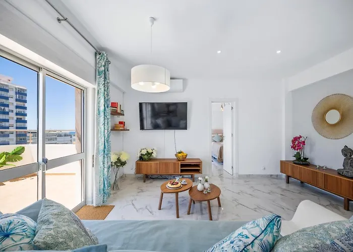 Stylish Algarve With Spacious Terrace & Sea Views Apartment Quarteira