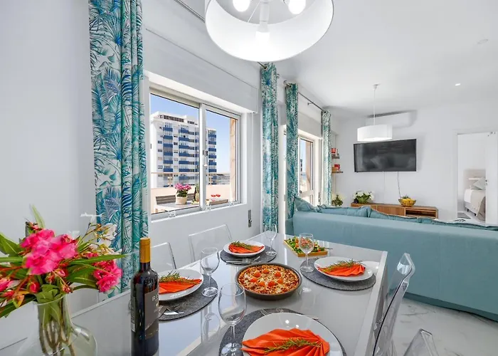 Stylish Algarve With Spacious Terrace & Sea Views Apartment *