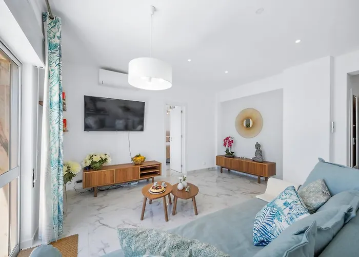 Stylish Algarve With Spacious Terrace & Sea Views Apartment *