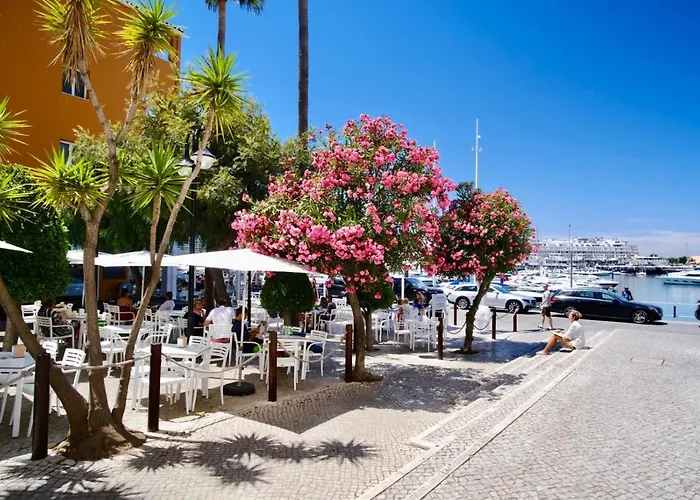 Stylish Algarve With Spacious Terrace & Sea Views Apartment Quarteira