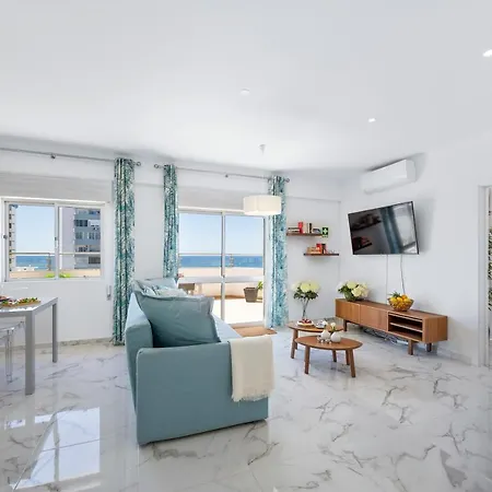 Apartment Stylish Algarve With Spacious Terrace & Sea Views Quarteira