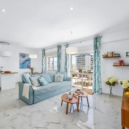Apartment Stylish Algarve With Spacious Terrace & Sea Views Quarteira