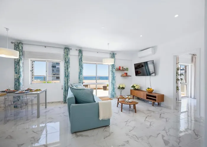 Apartament Stylish Algarve With Spacious Terrace & Sea Views Quarteira