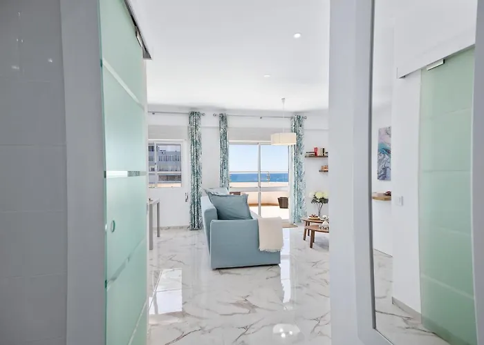 Stylish Algarve With Spacious Terrace & Sea Views Apartament