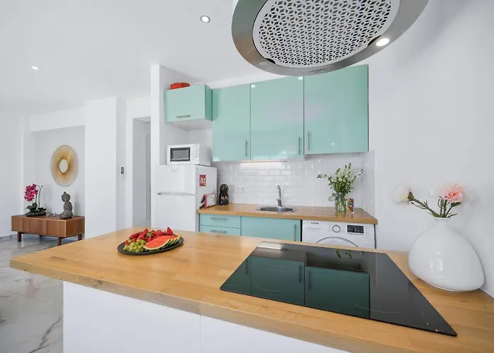 Stylish Algarve With Spacious Terrace & Sea Views * Quarteira