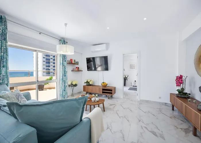 Stylish Algarve With Spacious Terrace & Sea Views Apartament *