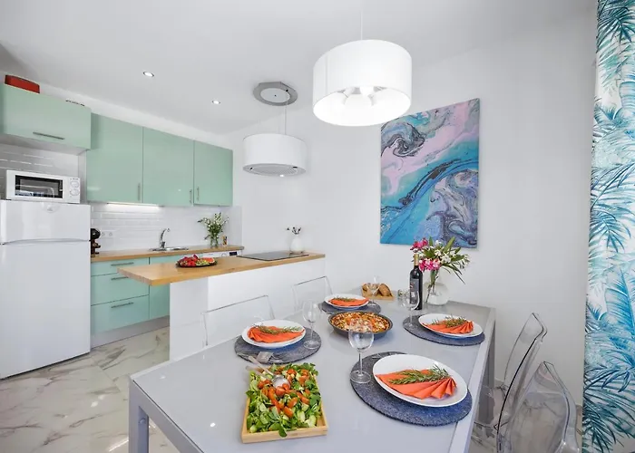 Stylish Algarve With Spacious Terrace & Sea Views