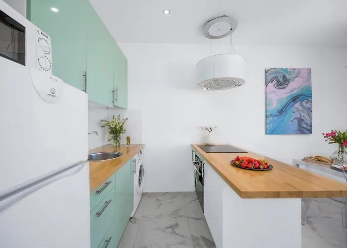 Apartament Stylish Algarve With Spacious Terrace & Sea Views Quarteira
