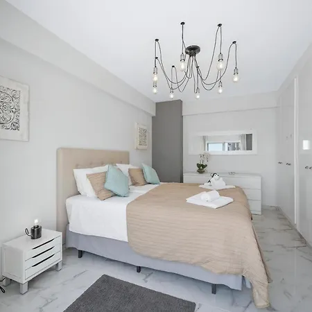 Stylish Algarve With Spacious Terrace & Sea Views Apartamento