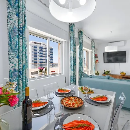 Stylish Algarve With Spacious Terrace & Sea Views Apartamento *