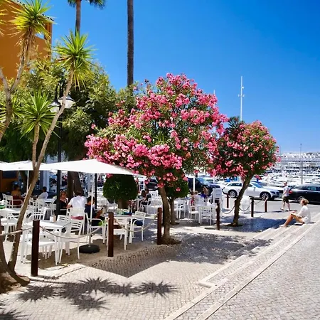 Stylish Algarve With Spacious Terrace & Sea Views Apartamento Quarteira